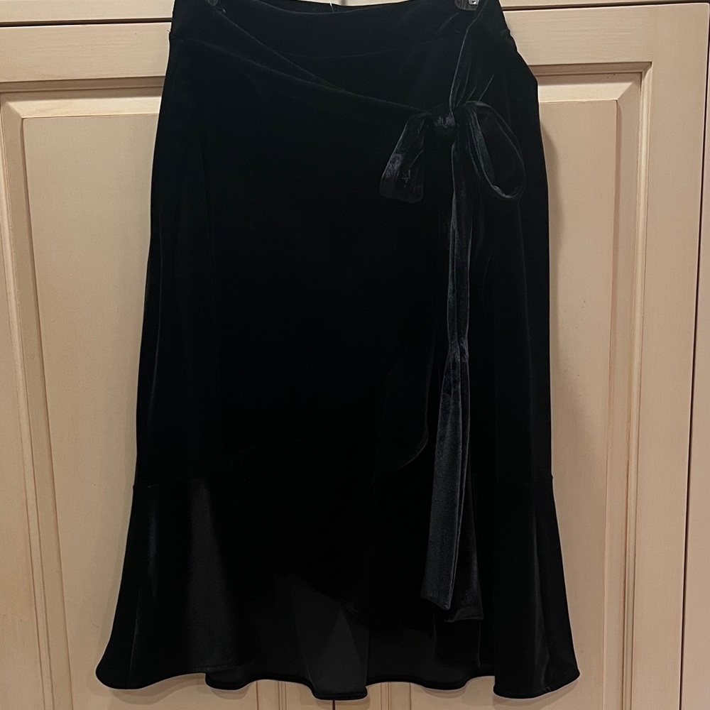 New Gap Black Velvet Skirt
